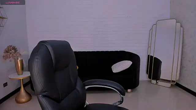 Snapshot of HannaConnor_ chatting on September 20, 2025, 8:25 pm HannaConnor online show from September 20, 2025, 8:25 pm