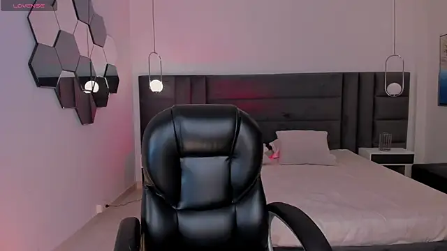 HannaConnor  online show from January 13, 2026, 9:08 pm