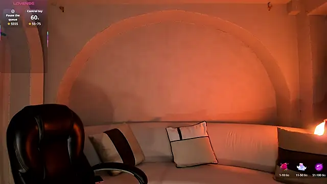 ViolettHansson online show from November 21, 2025, 11:31 am