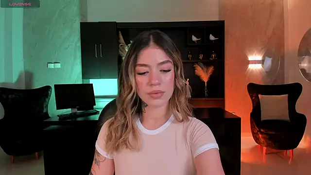 ViolettHansson online show from September 29, 2025, 6:13 pm