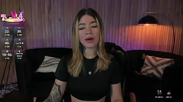 Snapshot of ViolettHansson chatting on March 1, 2026, 10:37 am ViolettHansson online show from March 1, 2026, 10:37 am