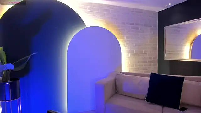 ViolettHansson online show from April 9, 2026, 9:15 am