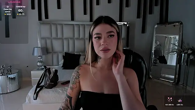 Snapshot of ViolettHansson chatting on February 17, 2026, 7:11 pm ViolettHansson online show from February 17, 2026, 7:11 pm