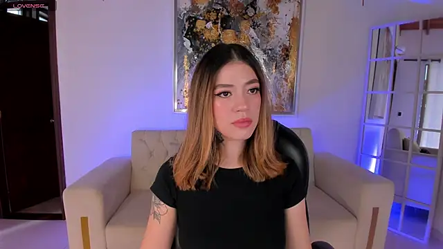 ViolettHansson online show from March 18, 2025, 7:22 pm