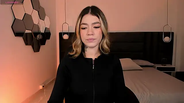 Snapshot of ViolettHansson chatting on February 15, 2026, 10:47 am ViolettHansson online show from February 15, 2026, 10:47 am