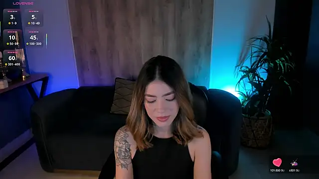 ViolettHansson online show from March 12, 2025, 10:28 pm