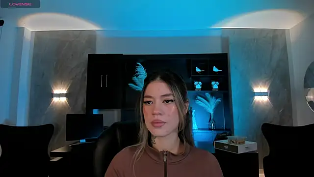 ViolettHansson online show from October 3, 2025, 6:20 pm