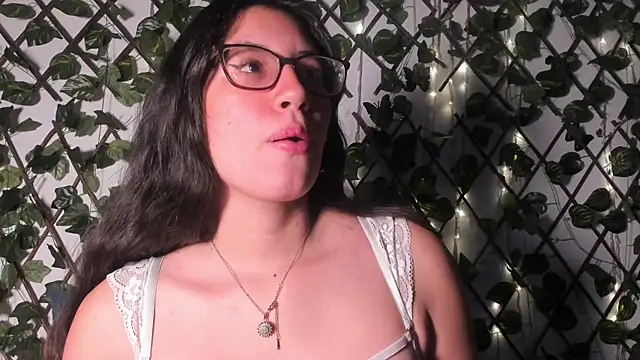 CoralineSanchez online show from September 25, 2025, 3:23 am