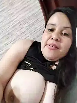 Snapshot of lunanataly chatting on February 25, 2025, 11:48 pm lunanataly online show from February 25, 2025, 11:48 pm