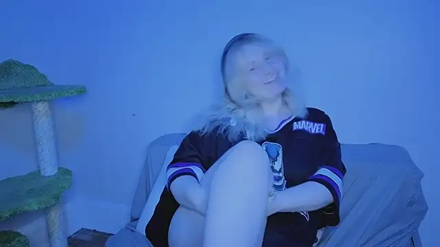 Glitch Witch online show from July 4, 2026, 5:36 am