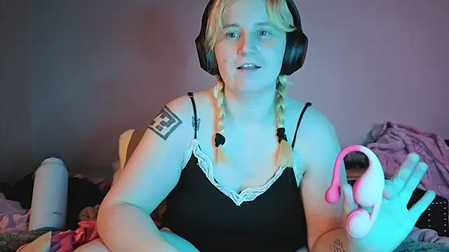 Glitch Witch online show from July 25, 2026, 5:04 am