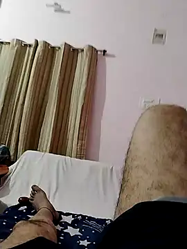 Snapshot of roadtucker123 chatting on February 6, 2025, 5:40 pm roadtucker123 online show from February 6, 2025, 5:40 pm