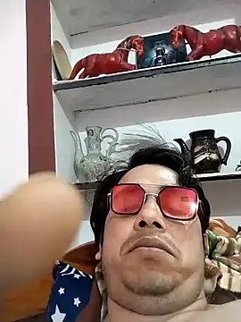 Snapshot of roadtucker123 chatting on February 20, 2025, 4:36 pm roadtucker123 online show from February 20, 2025, 4:36 pm