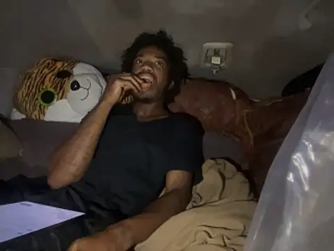 SlimeCrownzOut5 online show from November 27, 2025, 1:17 am