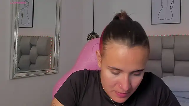 Susan-Sweet-7 online show from December 15, 2025, 9:20 pm