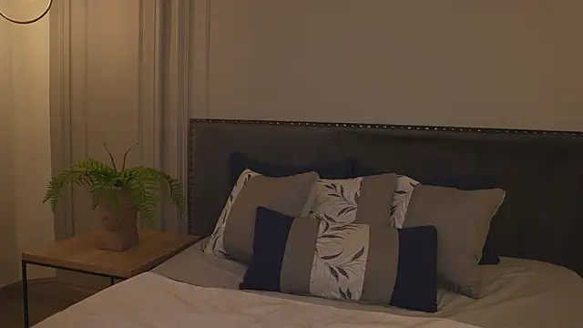 IrisBaker online show from February 12, 2026, 10:20 pm