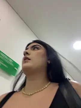 IrisBaker online show from November 21, 2025, 9:03 pm