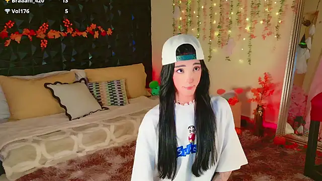 Snapshot of Finibondi chatting on November 16, 2025, 6:07 am Finibondi online show from November 16, 2025, 6:07 am