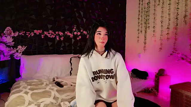 Snapshot of Finibondi chatting on October 17, 2025, 6:39 am Finibondi online show from October 17, 2025, 6:39 am