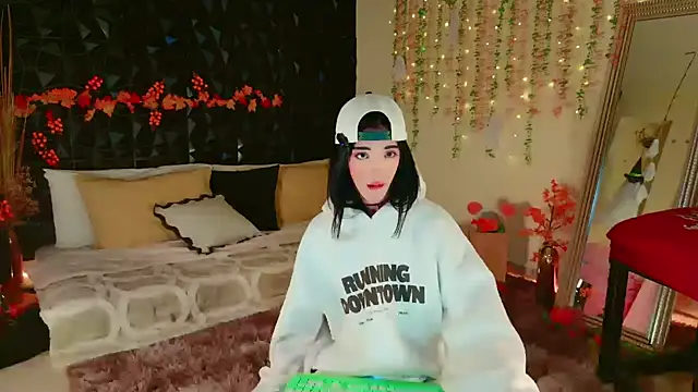 Snapshot of Finibondi chatting on November 7, 2025, 4:50 am Finibondi online show from November 7, 2025, 4:50 am