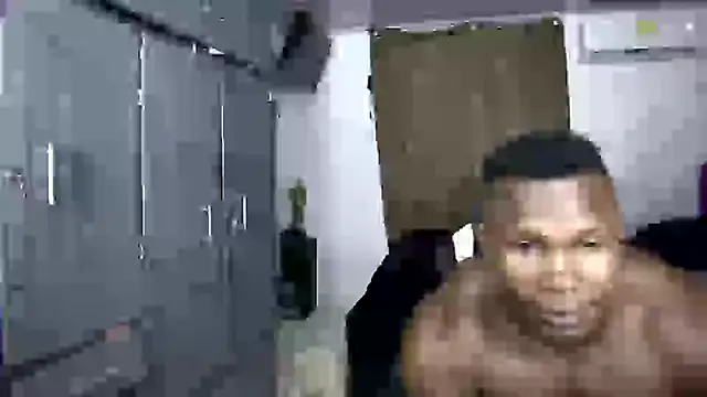 Snapshot of mylebrowmn chatting on October 9, 2025, 1:17 am mylebrowmn online show from October 9, 2025, 1:17 am