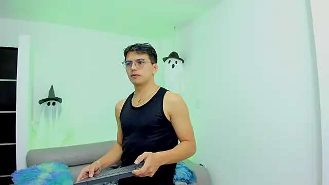 UNIVERSAL SEXX  online show from October 13, 2025, 8:05 am