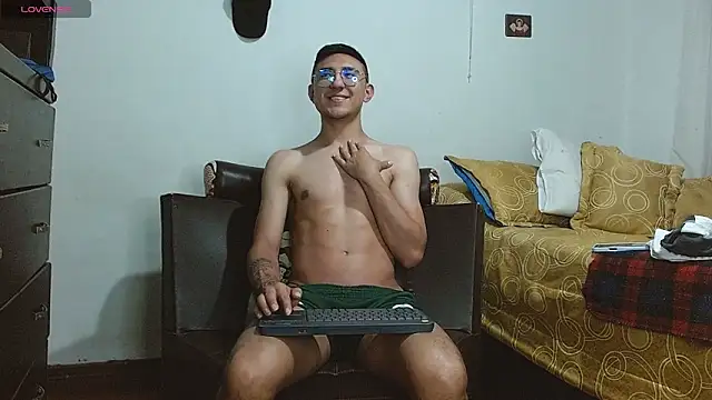 Snapshot of samfox_ chatting on October 18, 2025, 5:09 am samfox online show from October 18, 2025, 5:09 am