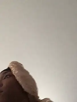 Snapshot of life-ent chatting on February 13, 2025, 7:10 pm life-ent online show from February 13, 2025, 7:10 pm