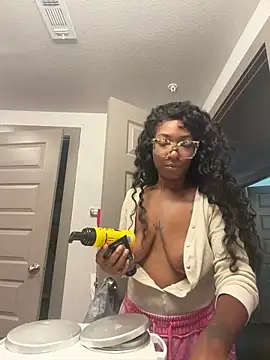 Snapshot of life-ent chatting on September 29, 2025, 4:01 pm life-ent online show from September 29, 2025, 4:01 pm