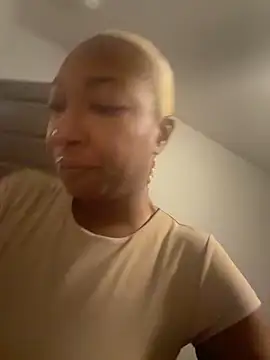 Snapshot of life-ent chatting on November 5, 2025, 11:57 am life-ent online show from November 5, 2025, 11:57 am