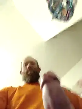 Snapshot of dougyhung2231 chatting on December 19, 2025, 1:20 am dougyhung2231 online show from December 19, 2025, 1:20 am