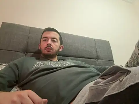 laynufff online show from April 8, 2026, 9:44 am