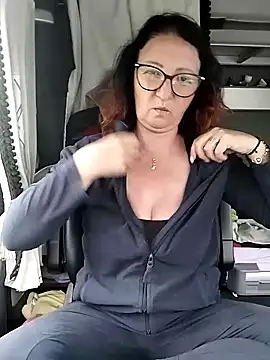 cuplubijoanna online show from April 2, 2026, 8:43 am