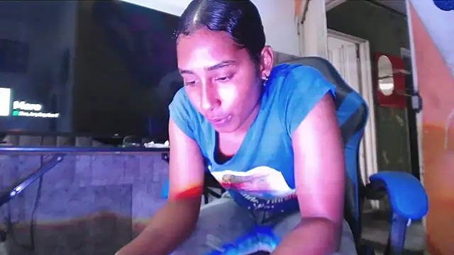 yohatinelly07 online show from September 24, 2025, 9:54 pm