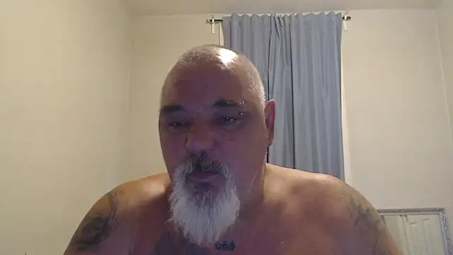 Newfiesausage1972 online show from October 22, 2025, 2:49 pm