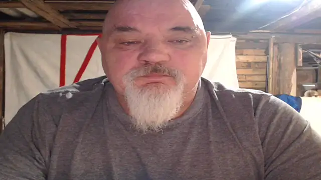 Newfiesausage1972 online show from February 25, 2026, 12:16 pm