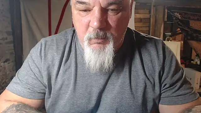 Newfiesausage1972 online show from February 11, 2026, 10:26 am