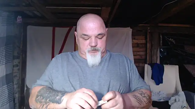 Newfiesausage1972 online show from February 27, 2026, 10:31 pm