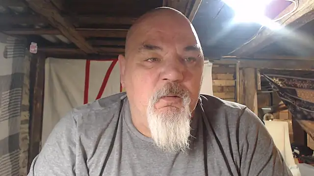 Newfiesausage1972 online show from February 27, 2026, 10:15 am