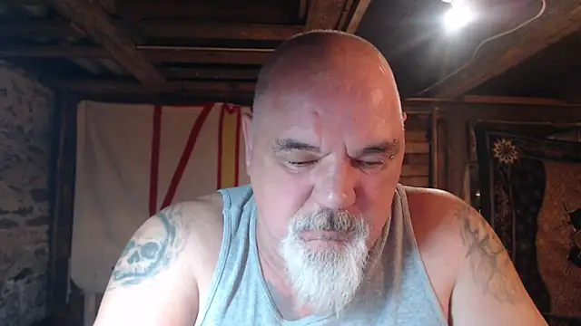 Newfiesausage1972 online show from April 6, 2026, 8:26 am