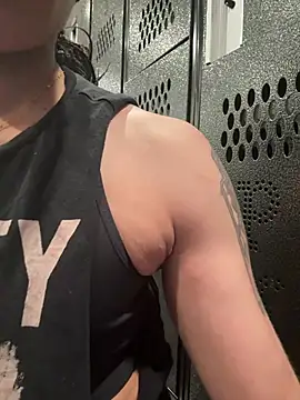 Snapshot of Shuggabutt chatting on March 3, 2026, 4:52 am Shuggabutt online show from March 3, 2026, 4:52 am