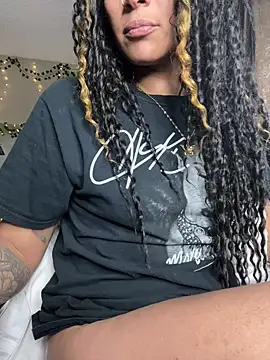 Snapshot of Shuggabutt chatting on February 15, 2026, 9:25 pm Shuggabutt online show from February 15, 2026, 9:25 pm