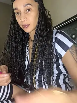 Snapshot of Shuggabutt chatting on February 9, 2026, 12:30 am Shuggabutt online show from February 9, 2026, 12:30 am