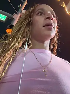 Snapshot of Shuggabutt chatting on September 20, 2025, 2:49 am Shuggabutt online show from September 20, 2025, 2:49 am