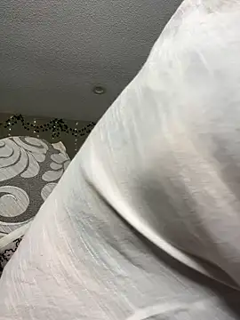 Snapshot of Shuggabutt chatting on January 17, 2026, 12:48 am Shuggabutt online show from January 17, 2026, 12:48 am