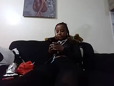 hoely grail01 online show from October 13, 2025, 4:52 pm