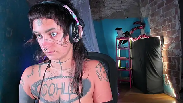 lady sontse  online show from October 14, 2025, 6:30 pm