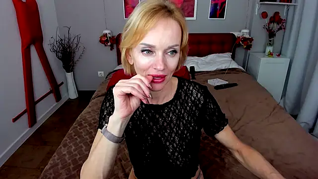 Snapshot of AmandaWesson chatting on November 12, 2025, 12:15 am AmandaWesson online show from November 12, 2025, 12:15 am