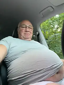 Snapshot of biggandybig chatting on July 16, 2026, 4:37 pm biggandybig online show from July 16, 2026, 4:37 pm