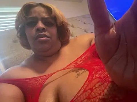 Snapshot of Missredboneo12 chatting on November 6, 2025, 4:22 pm Missredboneo12 online show from November 6, 2025, 4:22 pm